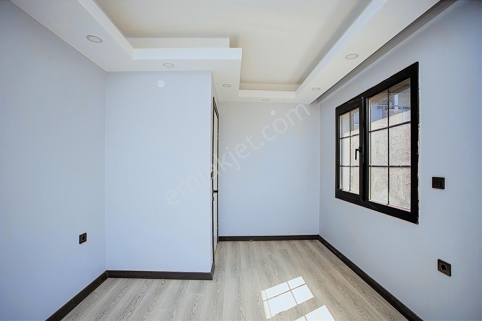 Yenifoça'da Deniz Manzaralı Müstakil Havuzlu 3+1 Tripleks Villa - Görsel 10