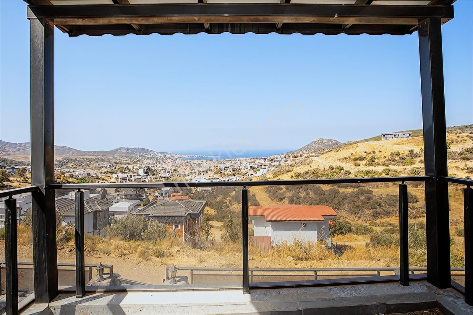 Yenifoça'da Deniz Manzaralı Müstakil Havuzlu 3+1 Tripleks Villa - Görsel 8