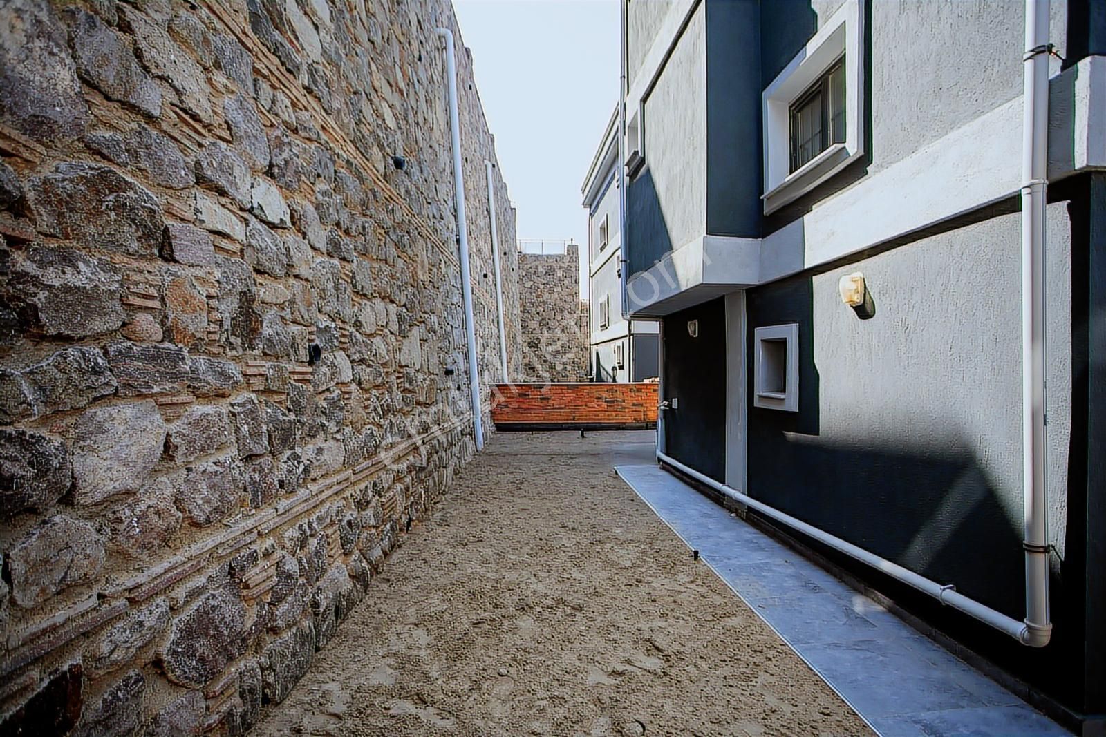 Yenifoça'da Deniz Manzaralı Müstakil Havuzlu 3+1 Tripleks Villa - Görsel 28