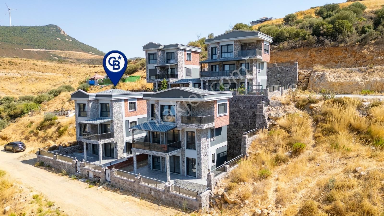 Yenifoça'da Deniz Manzaralı Müstakil Havuzlu 3+1 Tripleks Villa - Görsel 13