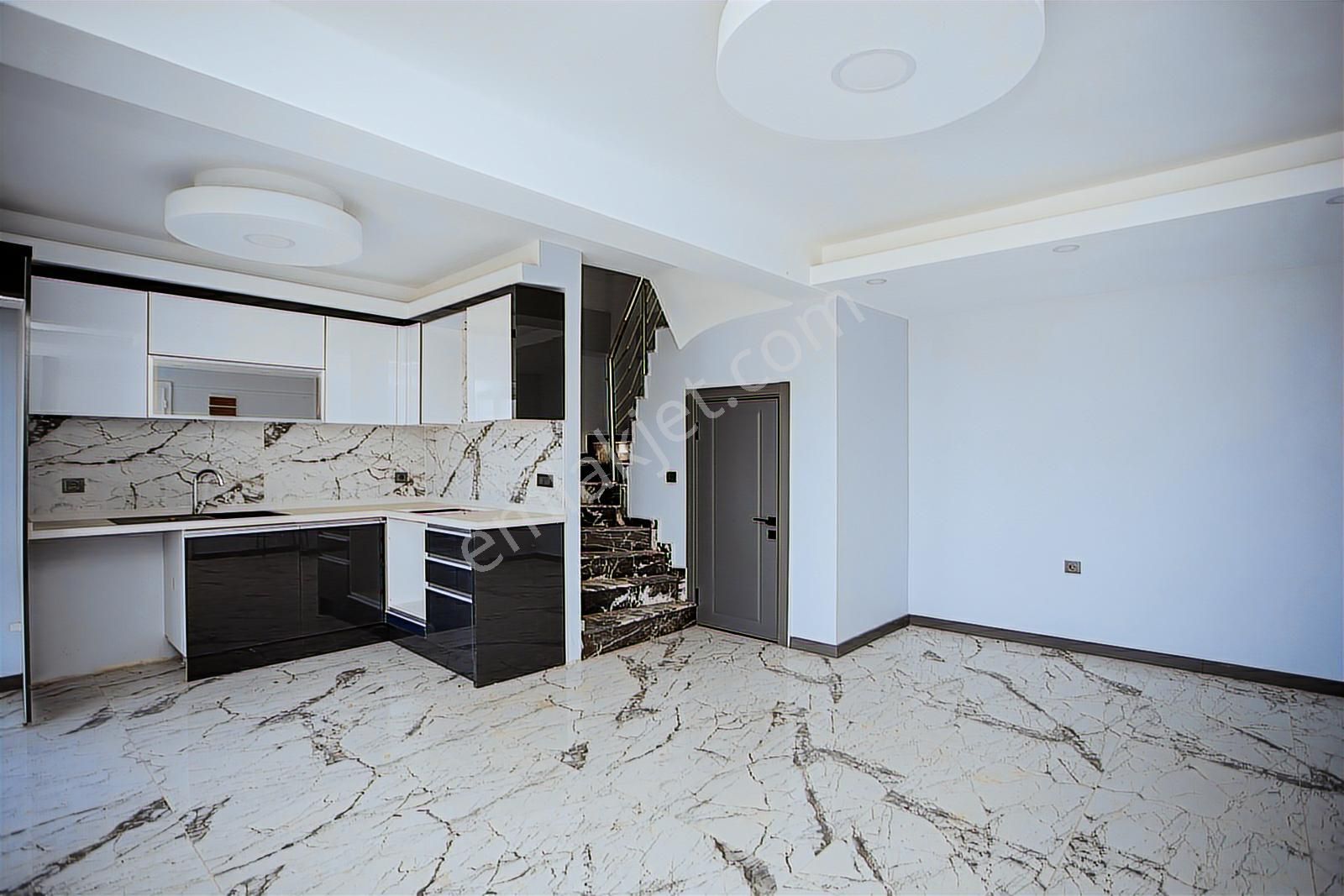 Yenifoça'da Deniz Manzaralı Müstakil Havuzlu 3+1 Tripleks Villa - Görsel 19