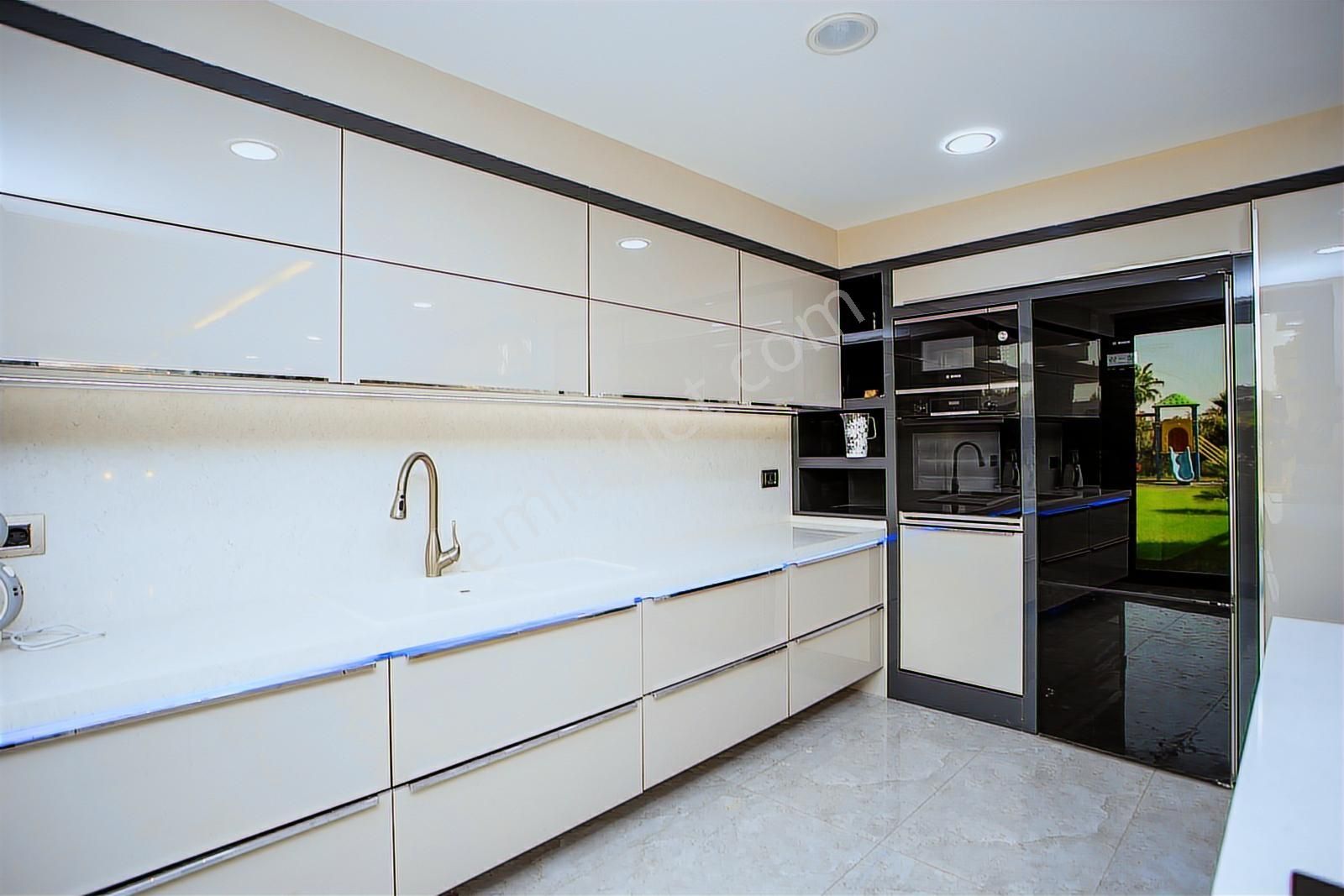 Kuşadası Türkmen'de Satılık 5+1 Havuzlu Müstakil Villa - Görsel 13