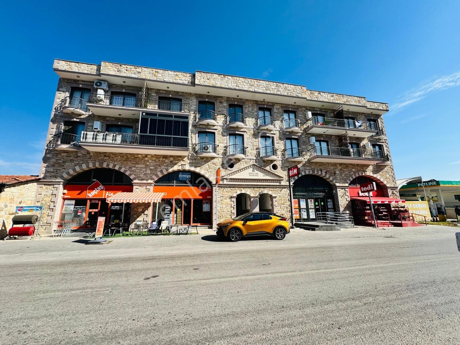 Foça Bağarası Hacıveli Mah. Ana Cadde Üzeri Kiralık Ofis