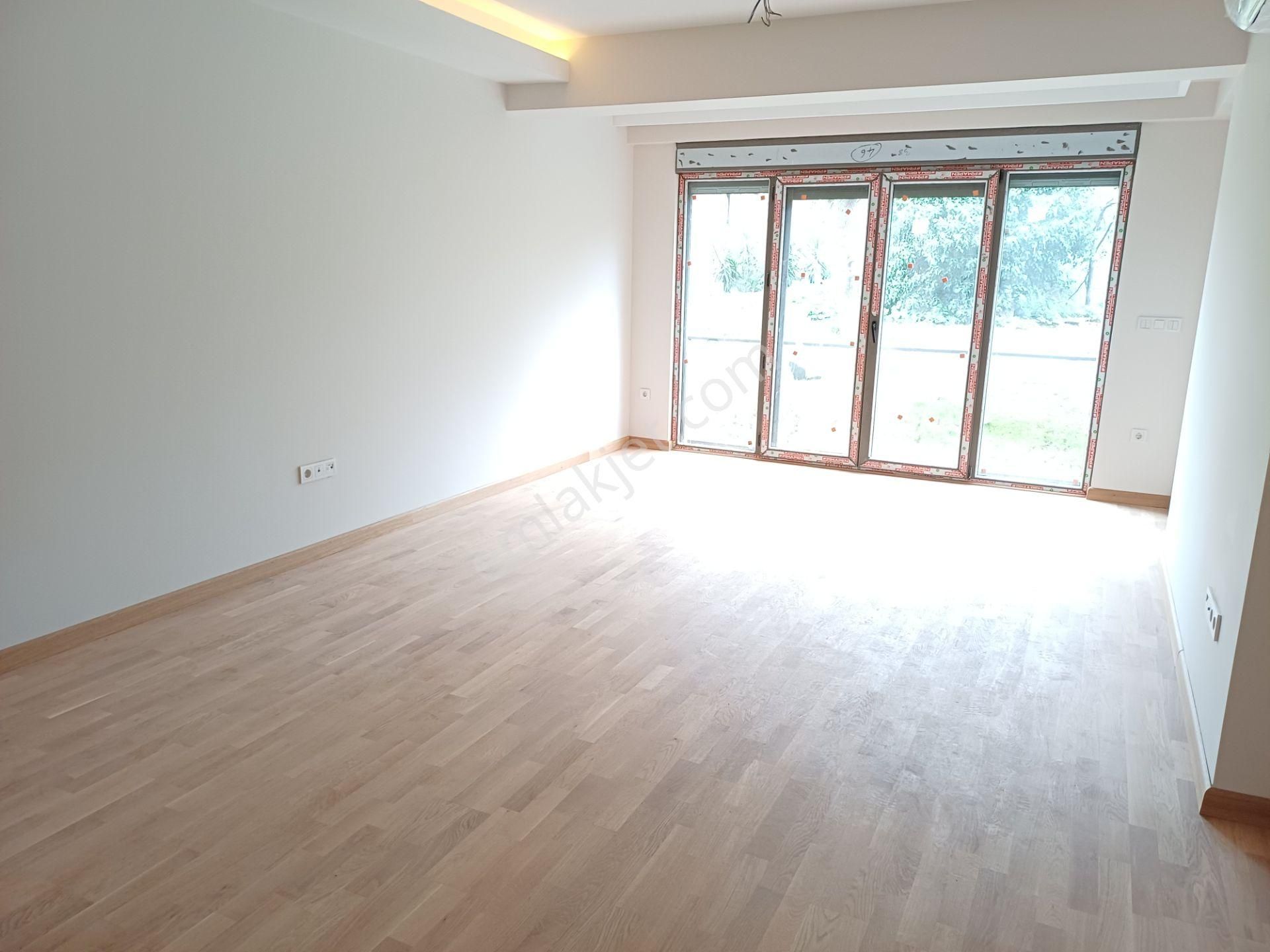 Validebağ Sitesinin Önü Kapanmaz Satılık Ferah 3+1 Dairesi - Görsel 9