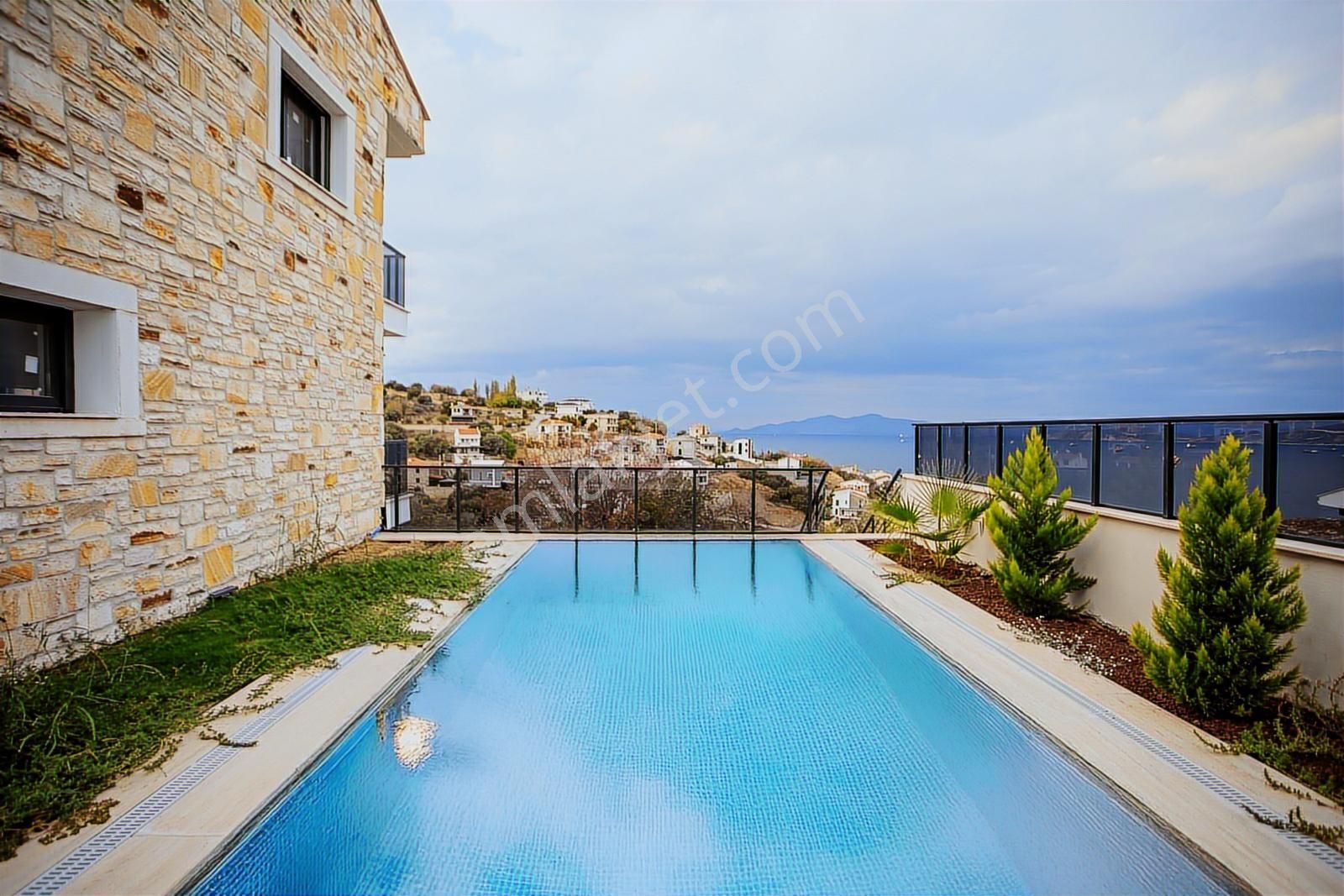 Yenifoça Donatkent Mevkiinde Satılık Havuzlu 3+1 Müstakil Villa - Görsel 5