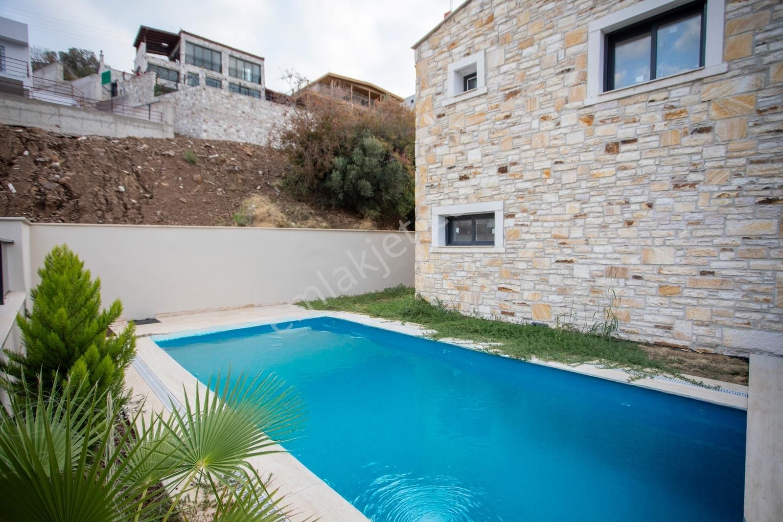 Yenifoça Donatkent Mevkiinde Satılık Havuzlu 3+1 Müstakil Villa - Görsel 26