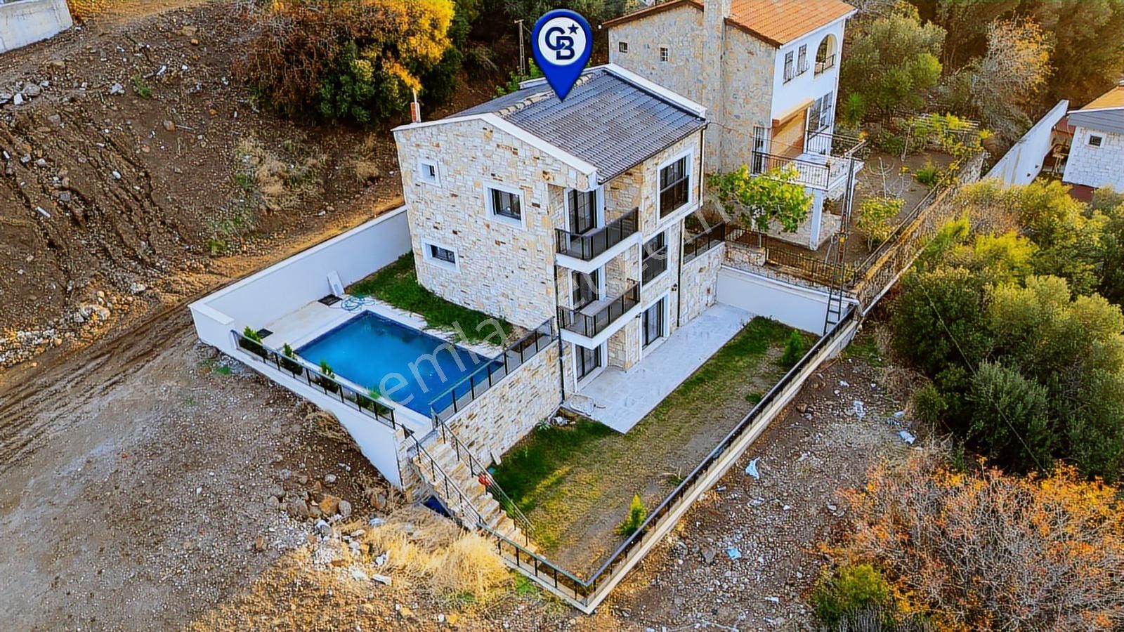 Yenifoça Donatkent Mevkiinde Satılık Havuzlu 3+1 Müstakil Villa - Görsel 9