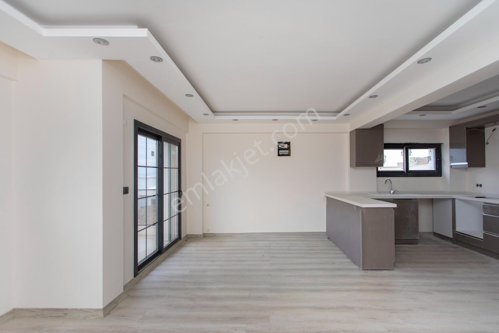 Yenifoça Donatkent Mevkiinde Satılık Havuzlu 3+1 Müstakil Villa - Görsel 3