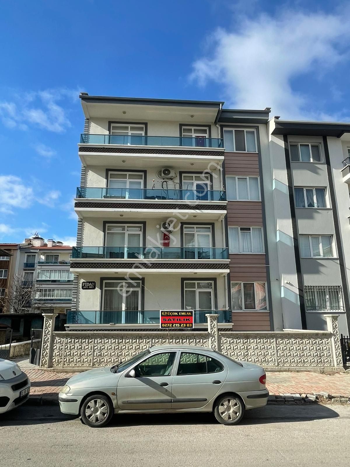 Afyon Üçok Emlaktan Güvenevler Mah 3+1 127m² Geniş Temiz Bakımlı Satılık Daire