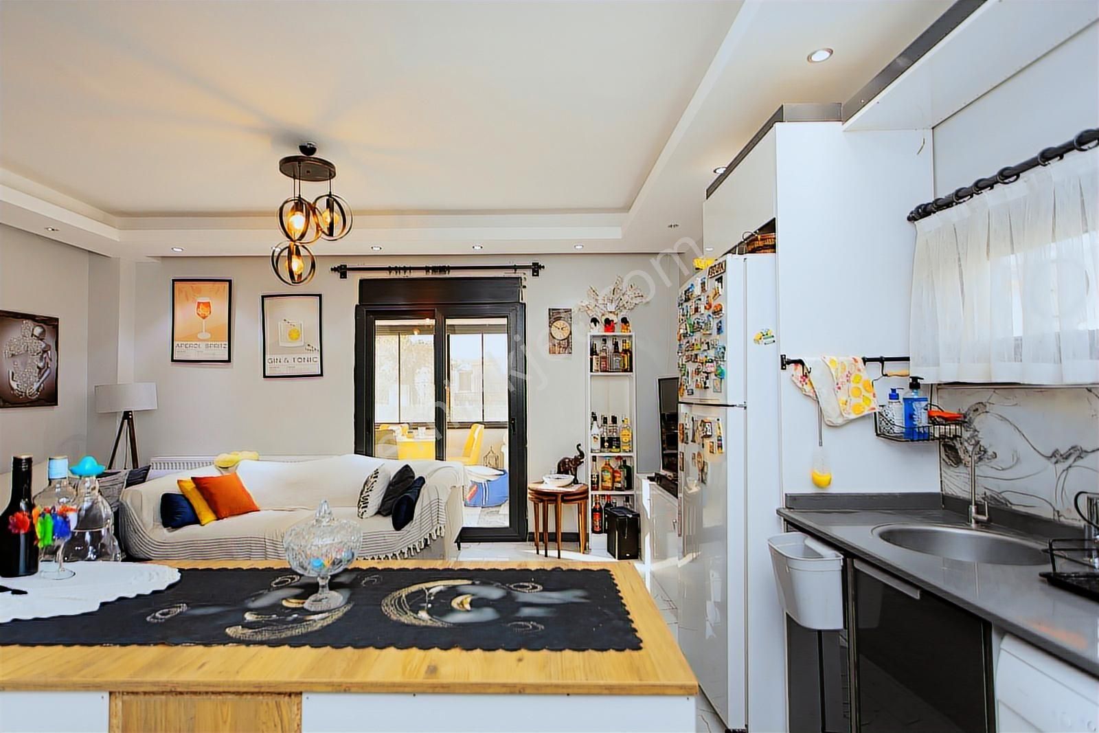 Yenifoça'da Satılık Müstakil 3+1 Havuzlu Tripleks - Görsel 34