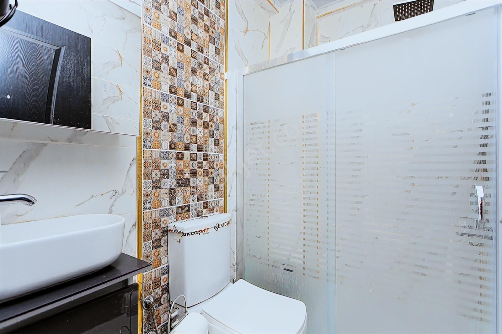 Yenifoça'da Satılık Müstakil 3+1 Havuzlu Tripleks - Görsel 25