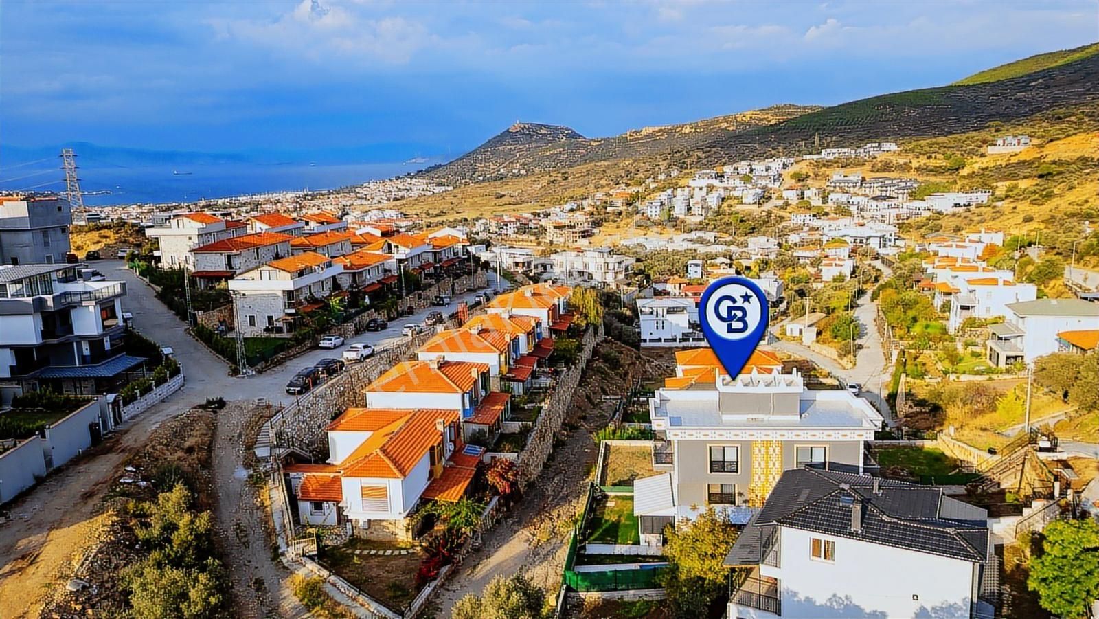 Yenifoça'da Satılık Müstakil 3+1 Havuzlu Tripleks - Görsel 19