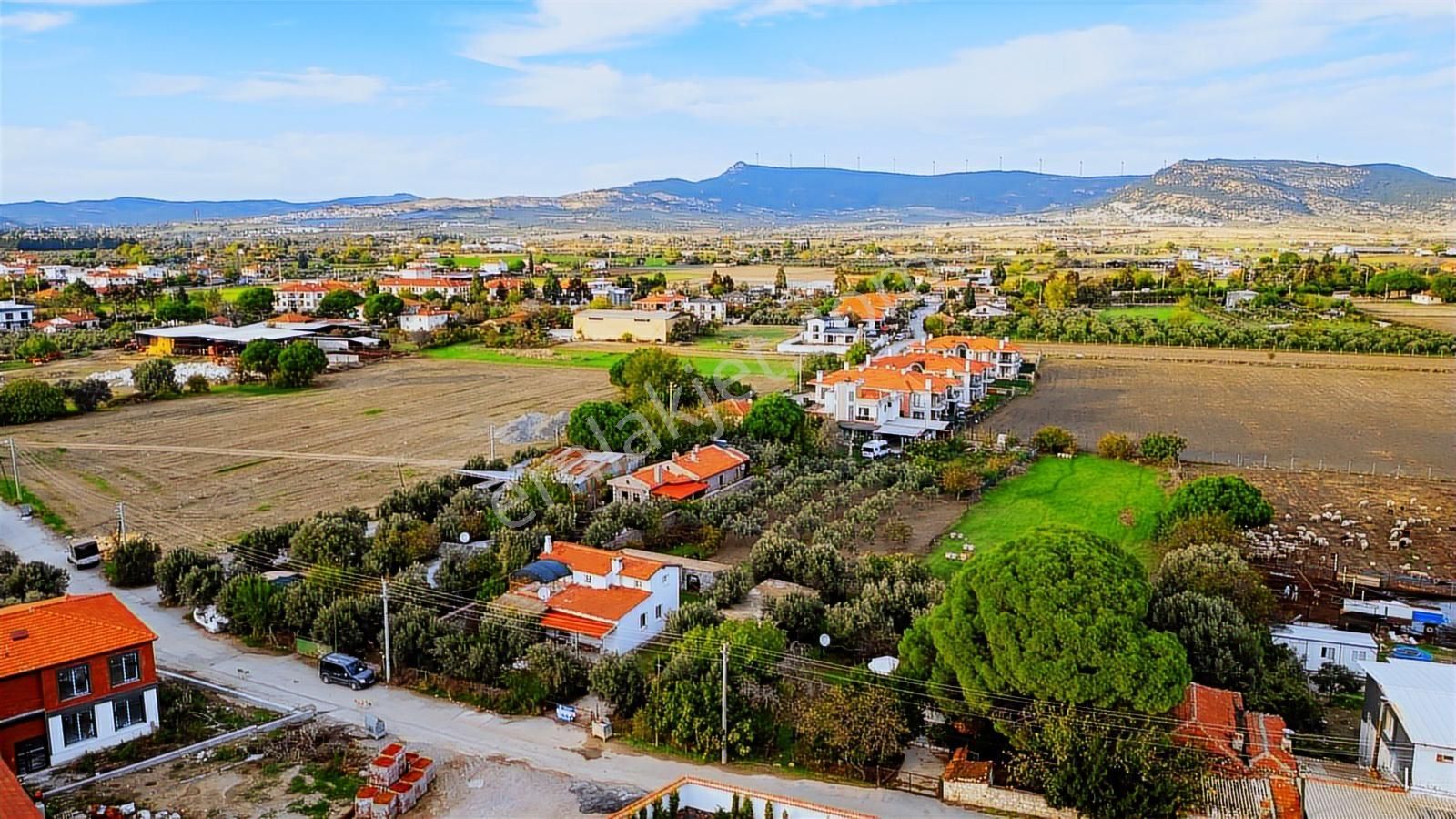 Foça Bağarası Hacıveli Mah. Satılık Kargir Evli Arsa - Görsel 8