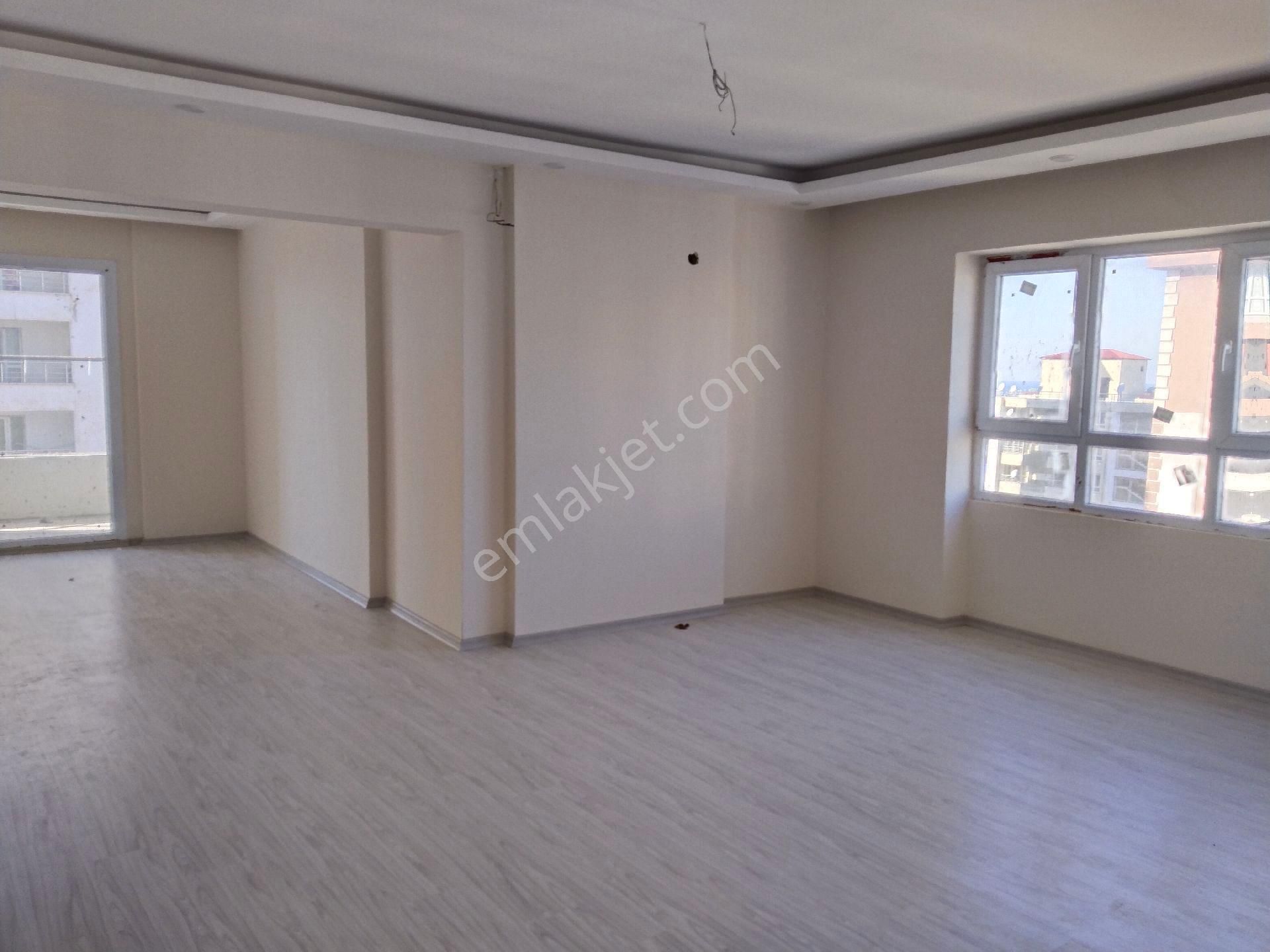 Kuşadası Avm Ler Bölgesinde Deniz Manzaralı Satılık