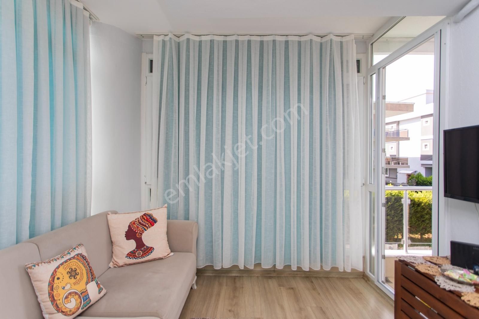 Yenifoça Havuzlu Site İçerisinde Satılık Geniş 1+1 Daire - Görsel 27