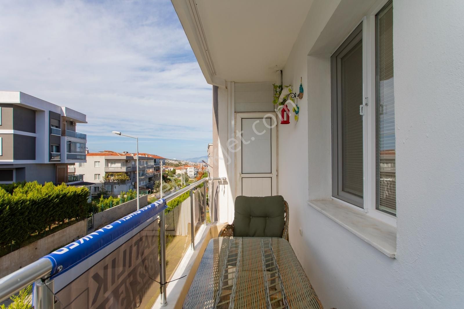 Yenifoça Havuzlu Site İçerisinde Satılık Geniş 1+1 Daire - Görsel 17