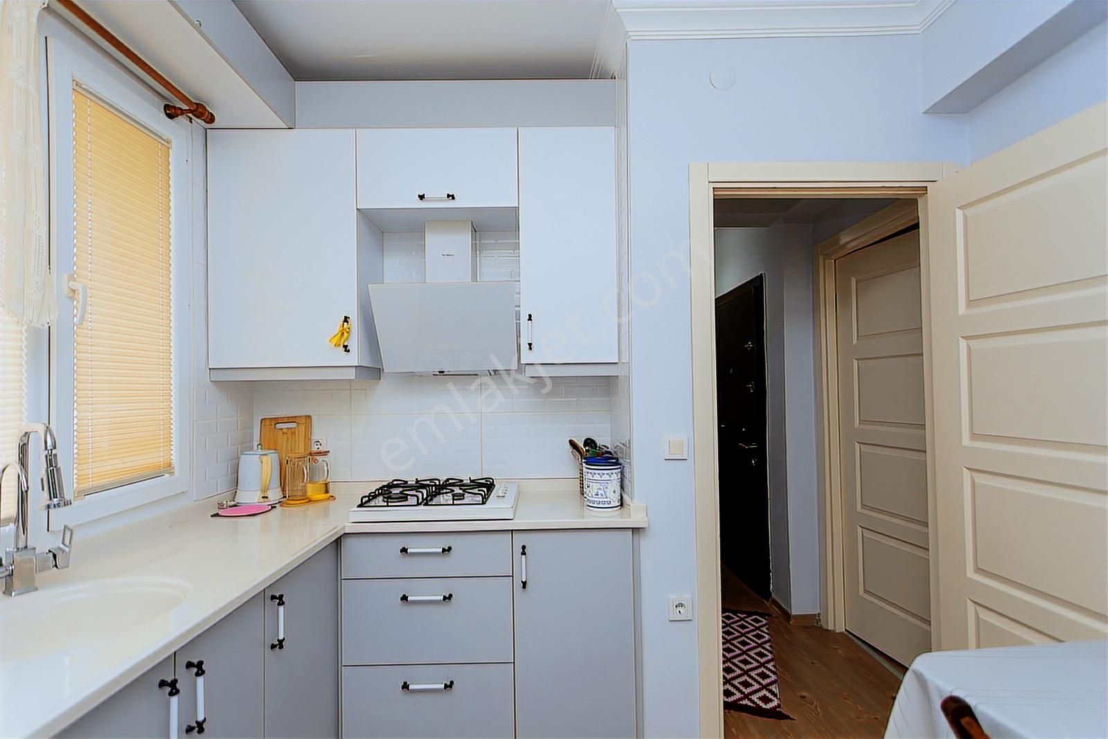 Yenifoça Havuzlu Site İçerisinde Satılık Geniş 1+1 Daire - Görsel 15