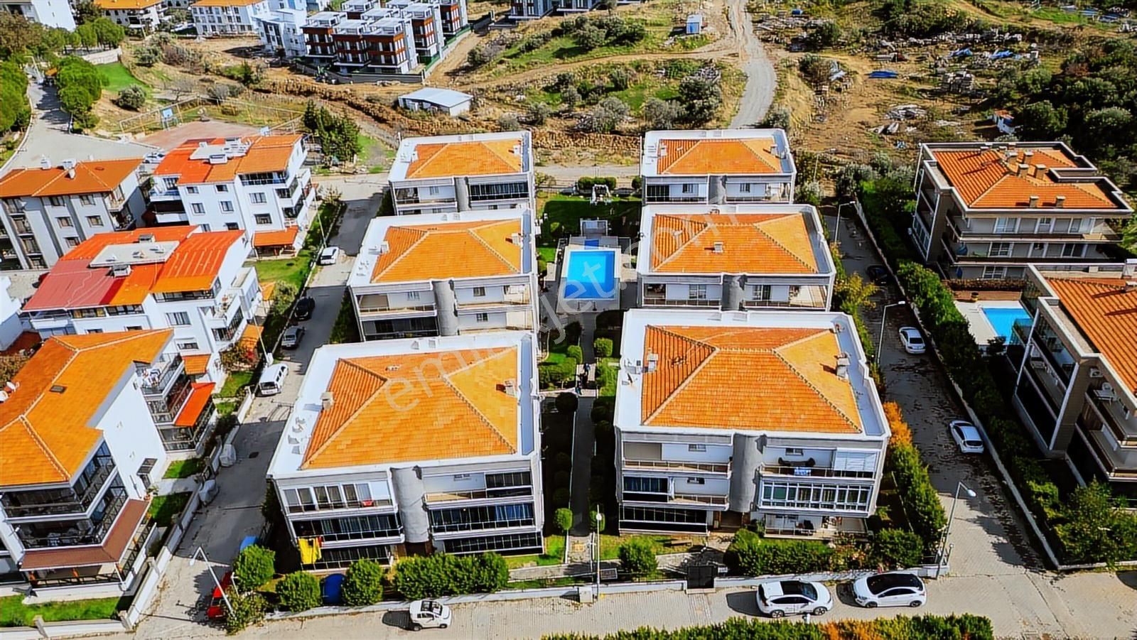 Yenifoça Havuzlu Site İçerisinde Satılık Geniş 1+1 Daire - Görsel 7