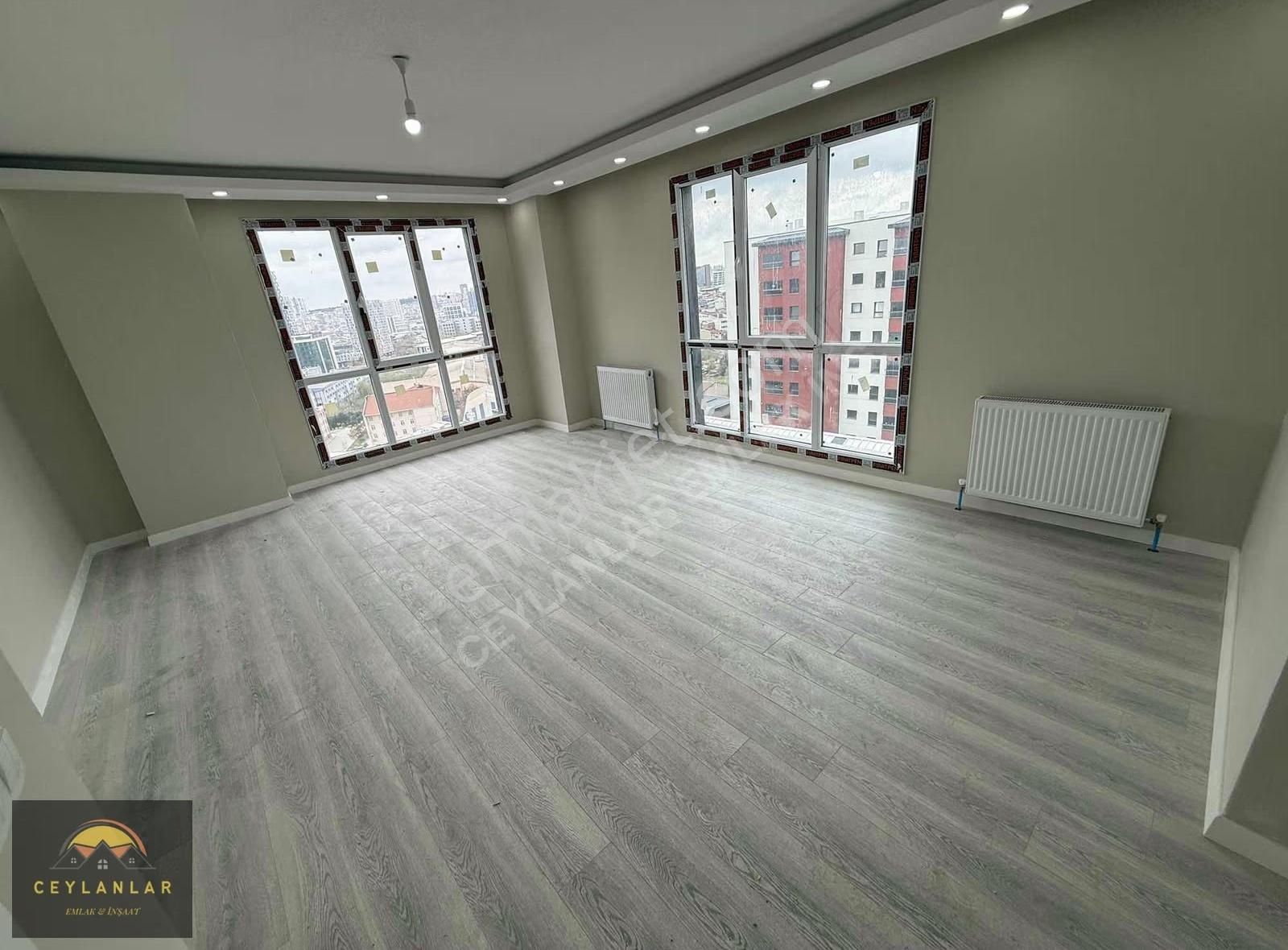 Bağcılar Kirazlıda Site İçerisinde Havuzlu Güvenlikli 3+1