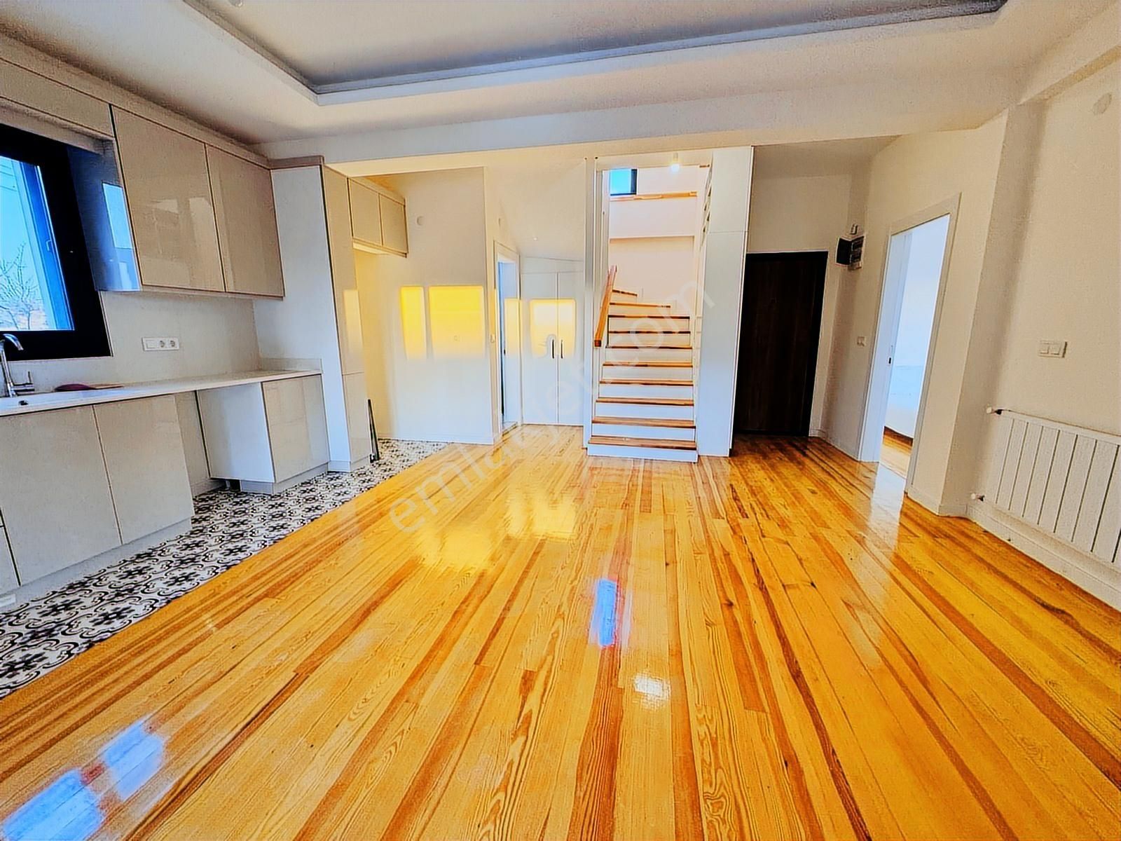 Foça Yenibağarası Mah. Havuzlu Site'de 3+1 Satılık Villa - Görsel 13