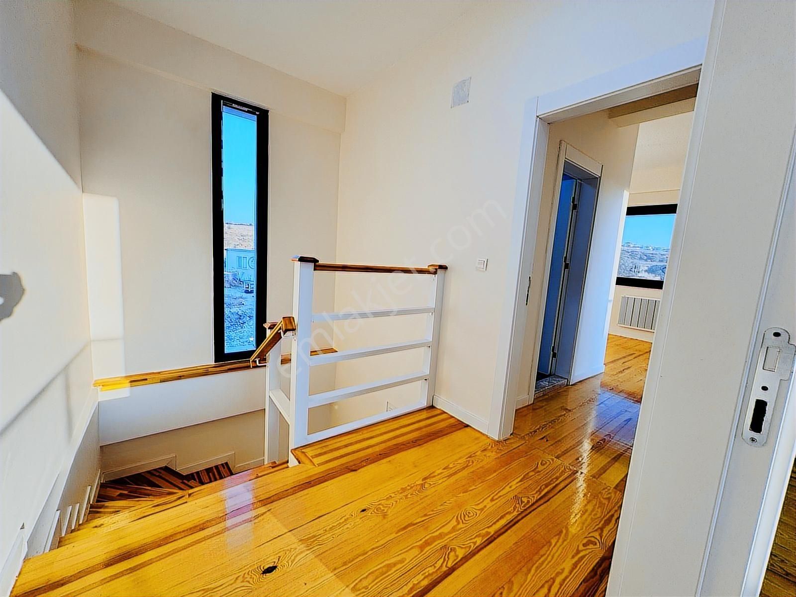 Foça Yenibağarası Mah. Havuzlu Site'de 3+1 Satılık Villa - Görsel 7