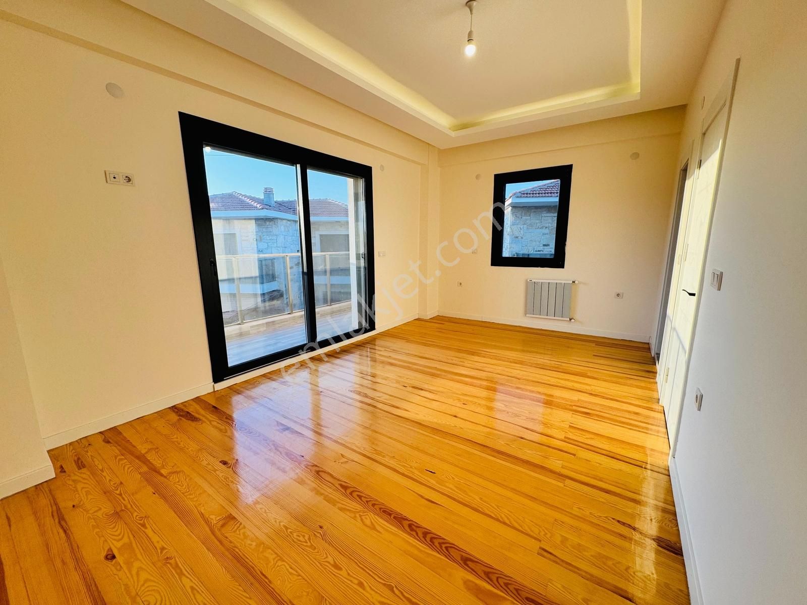 Foça Yenibağarası Mah. Havuzlu Site'de 3+1 Satılık Villa - Görsel 18