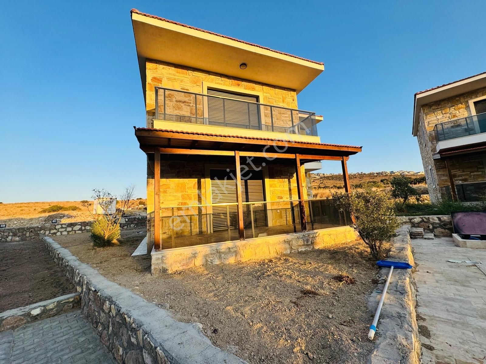 Foça Yenibağarası Mah. Havuzlu Site'de 3+1 Satılık Villa - Görsel 22