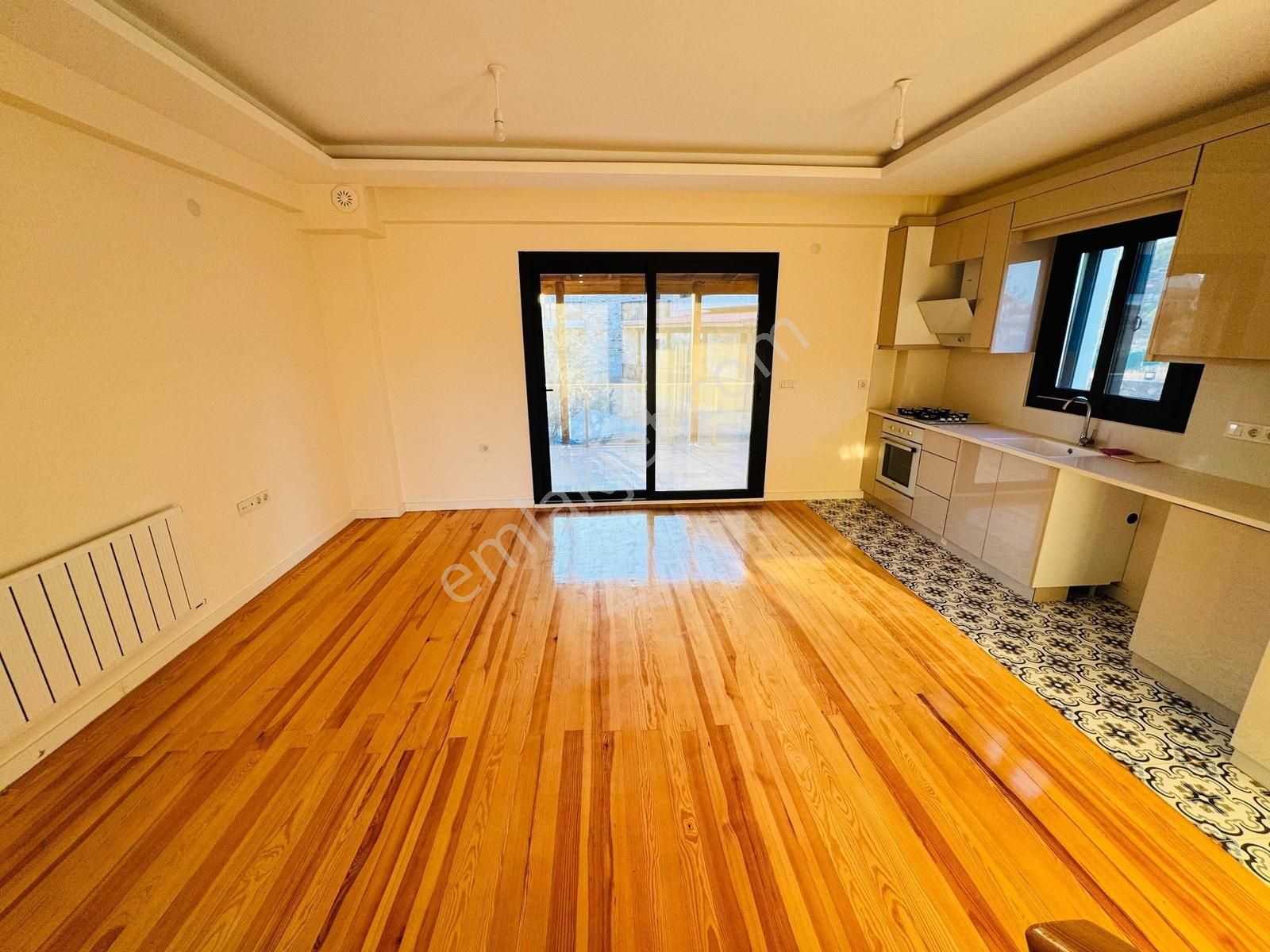 Foça Yenibağarası Mah. Havuzlu Site'de 3+1 Satılık Villa - Görsel 5