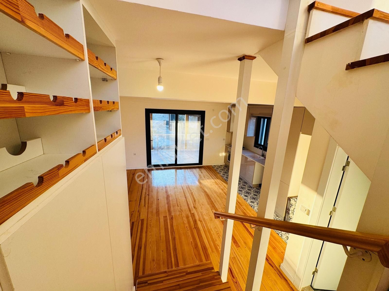 Foça Yenibağarası Mah. Havuzlu Site'de 3+1 Satılık Villa - Görsel 16