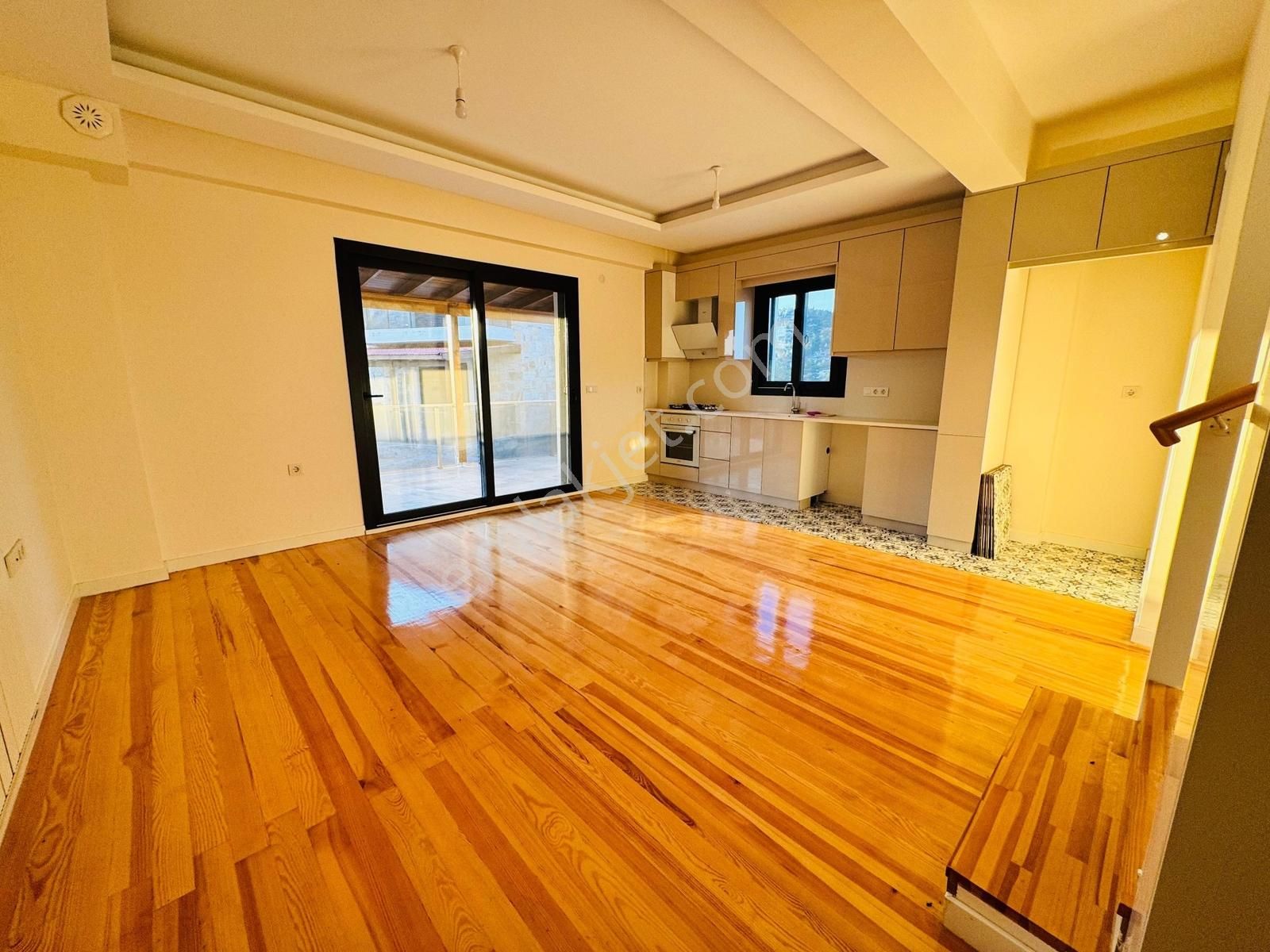 Foça Yenibağarası Mah. Havuzlu Site'de 3+1 Satılık Villa - Görsel 34