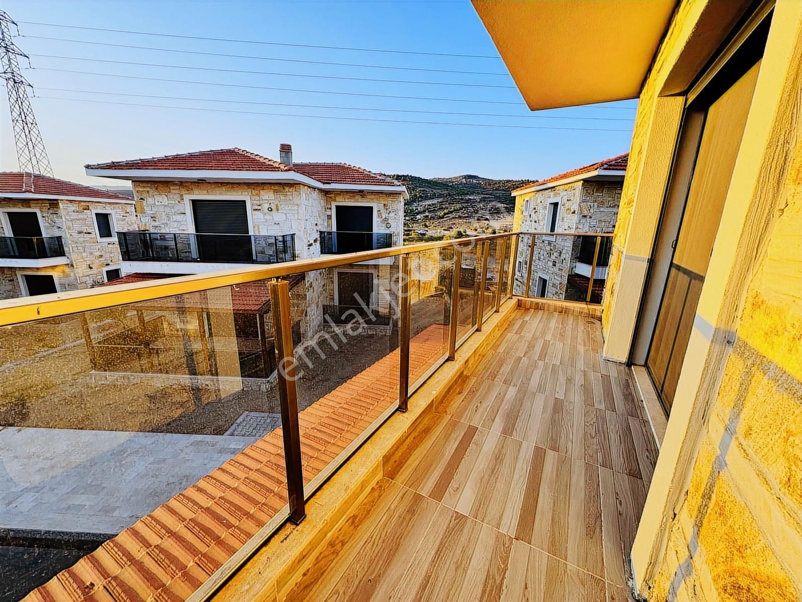 Foça Yenibağarası Mah. Havuzlu Site'de 3+1 Satılık Villa - Görsel 21