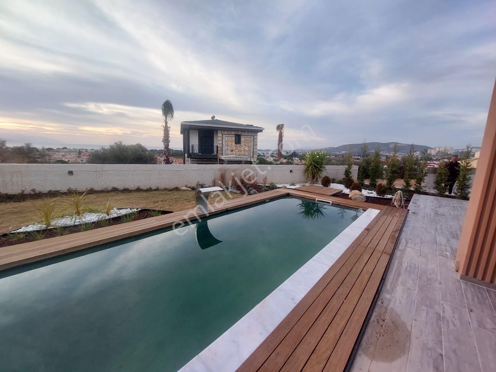 Kuşadası'nda Merkeze Yakın Özel Havuzlu 4+1 Müstakil Villa - Görsel 5