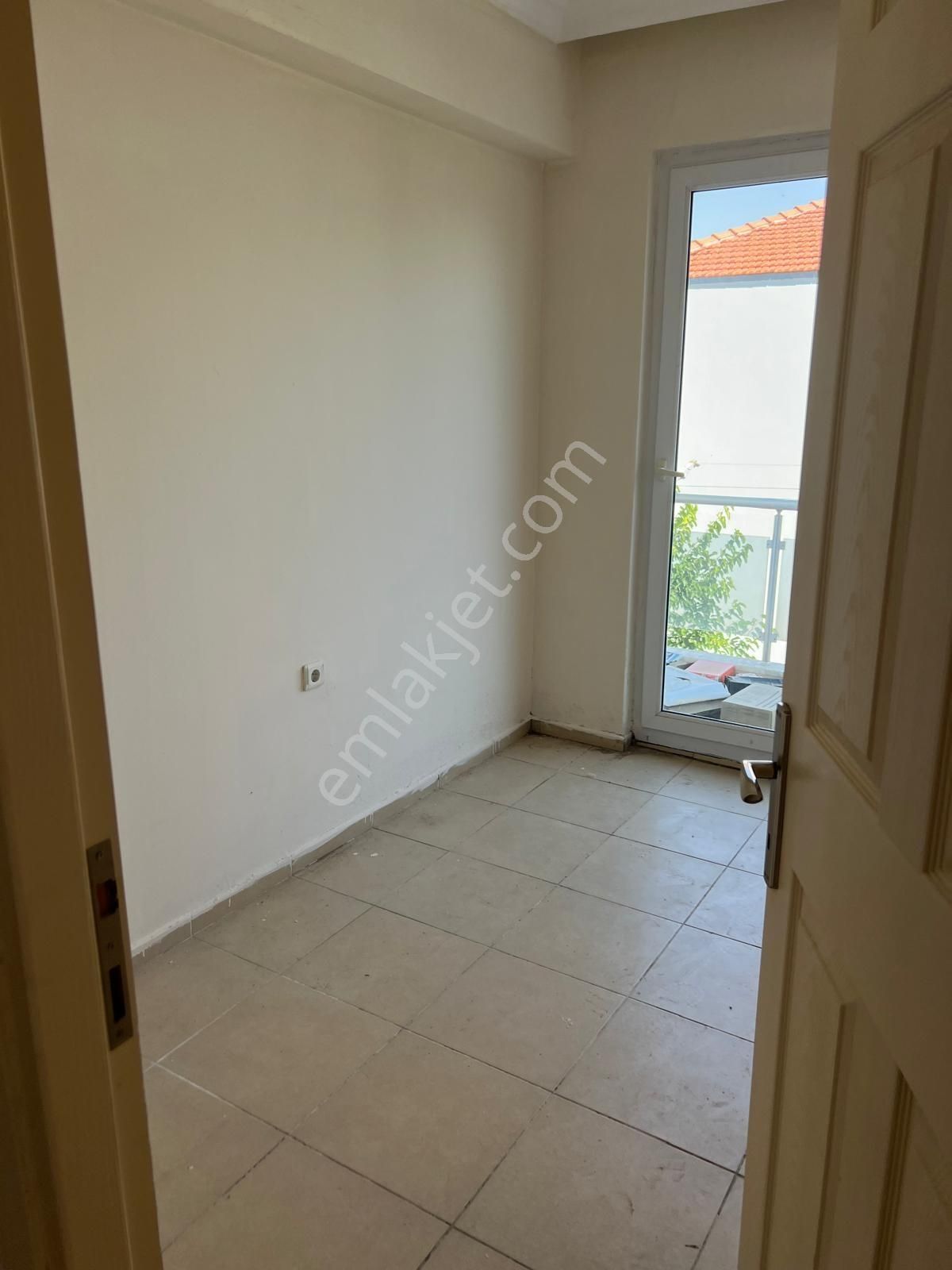 Yenifoça Ana Cadde Üzeri Merkezi Konumda 3+1 Kiralık Daire - Görsel 33