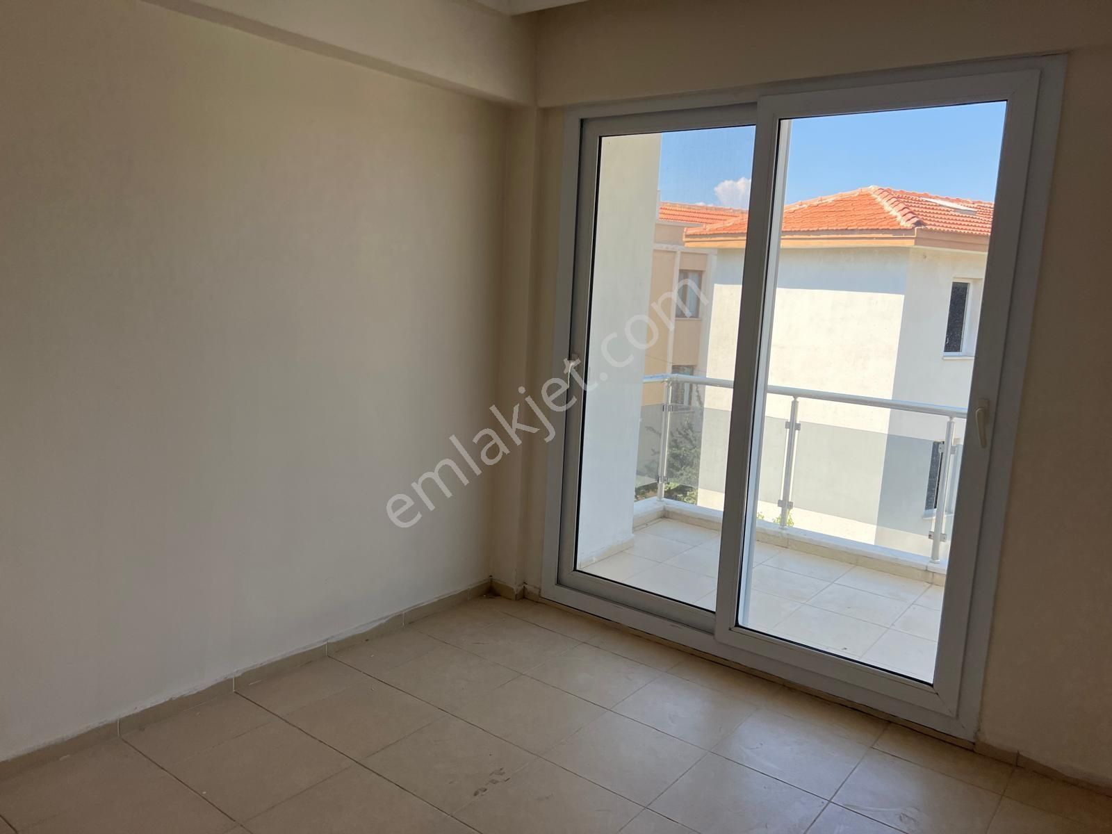 Yenifoça Ana Cadde Üzeri Merkezi Konumda 3+1 Kiralık Daire - Görsel 23