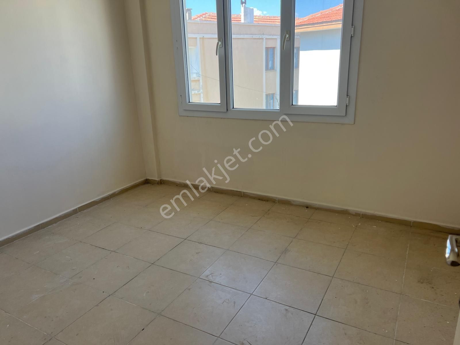 Yenifoça Ana Cadde Üzeri Merkezi Konumda 3+1 Kiralık Daire - Görsel 22