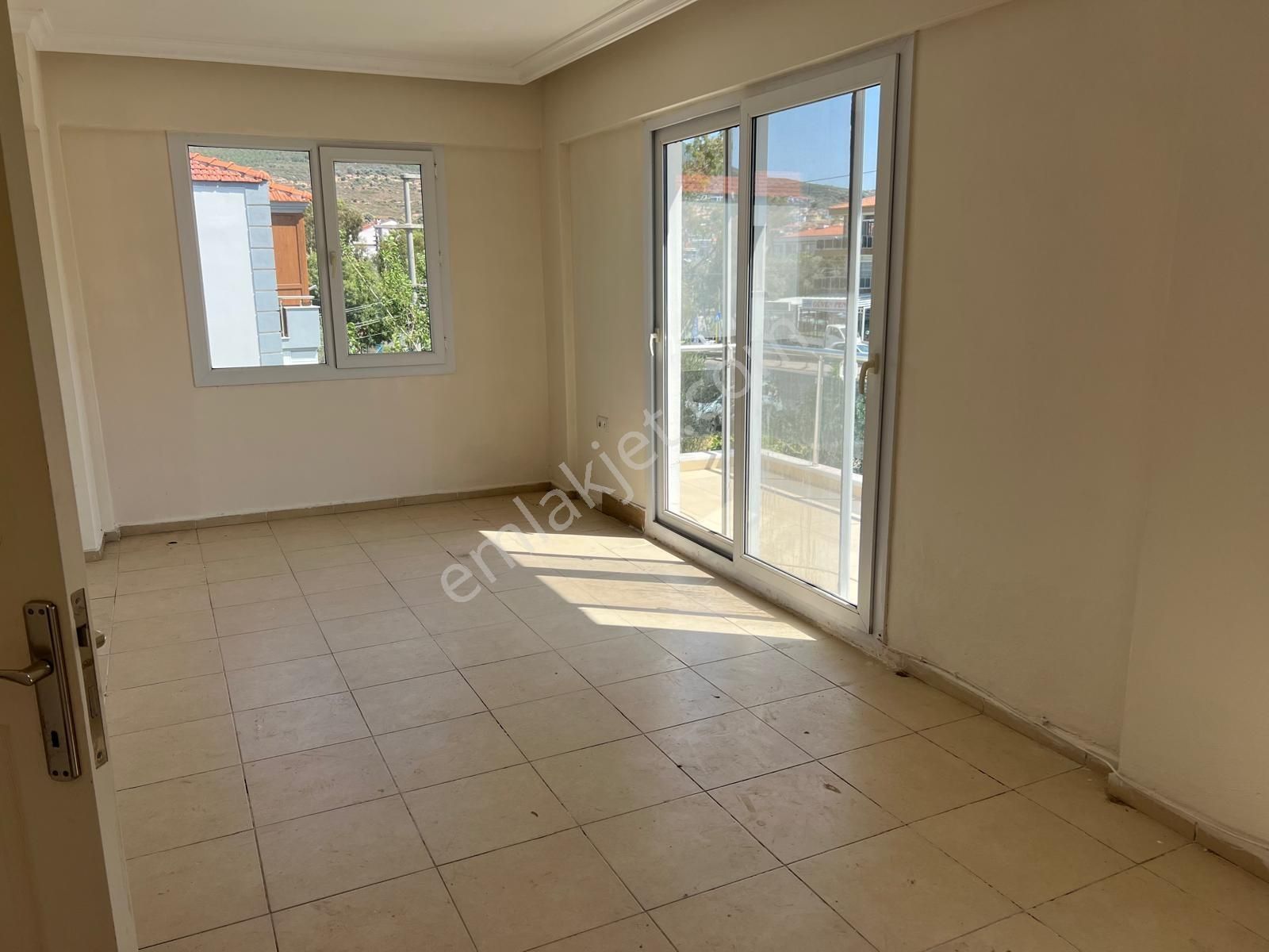 Yenifoça Ana Cadde Üzeri Merkezi Konumda 3+1 Kiralık Daire - Görsel 26