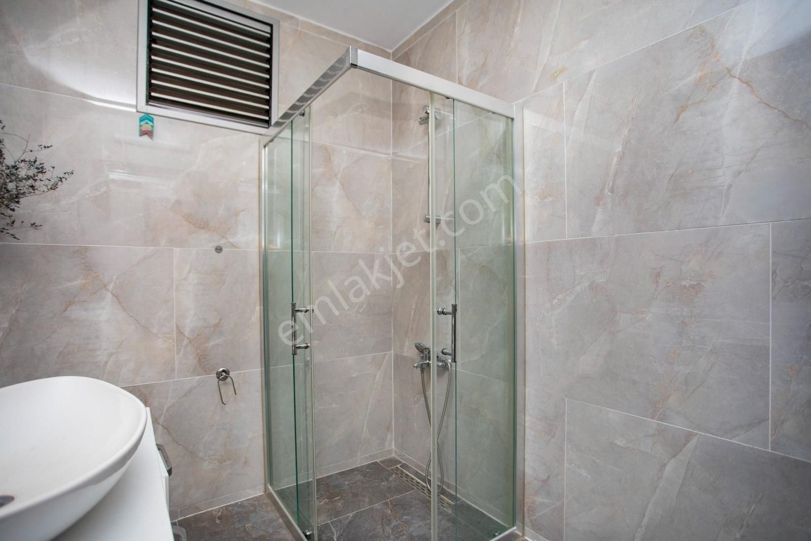 Karşıyaka Çarşı İçerisinde Kiralık 2+1 İşyeri & Ofis - Görsel 8