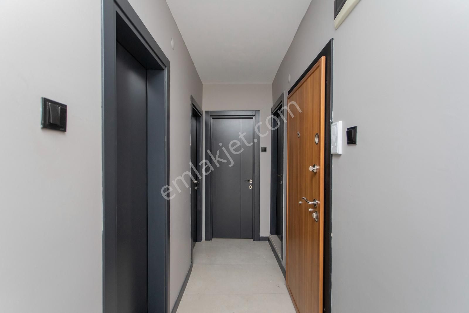 Karşıyaka Çarşı İçerisinde Kiralık 2+1 İşyeri & Ofis - Görsel 16