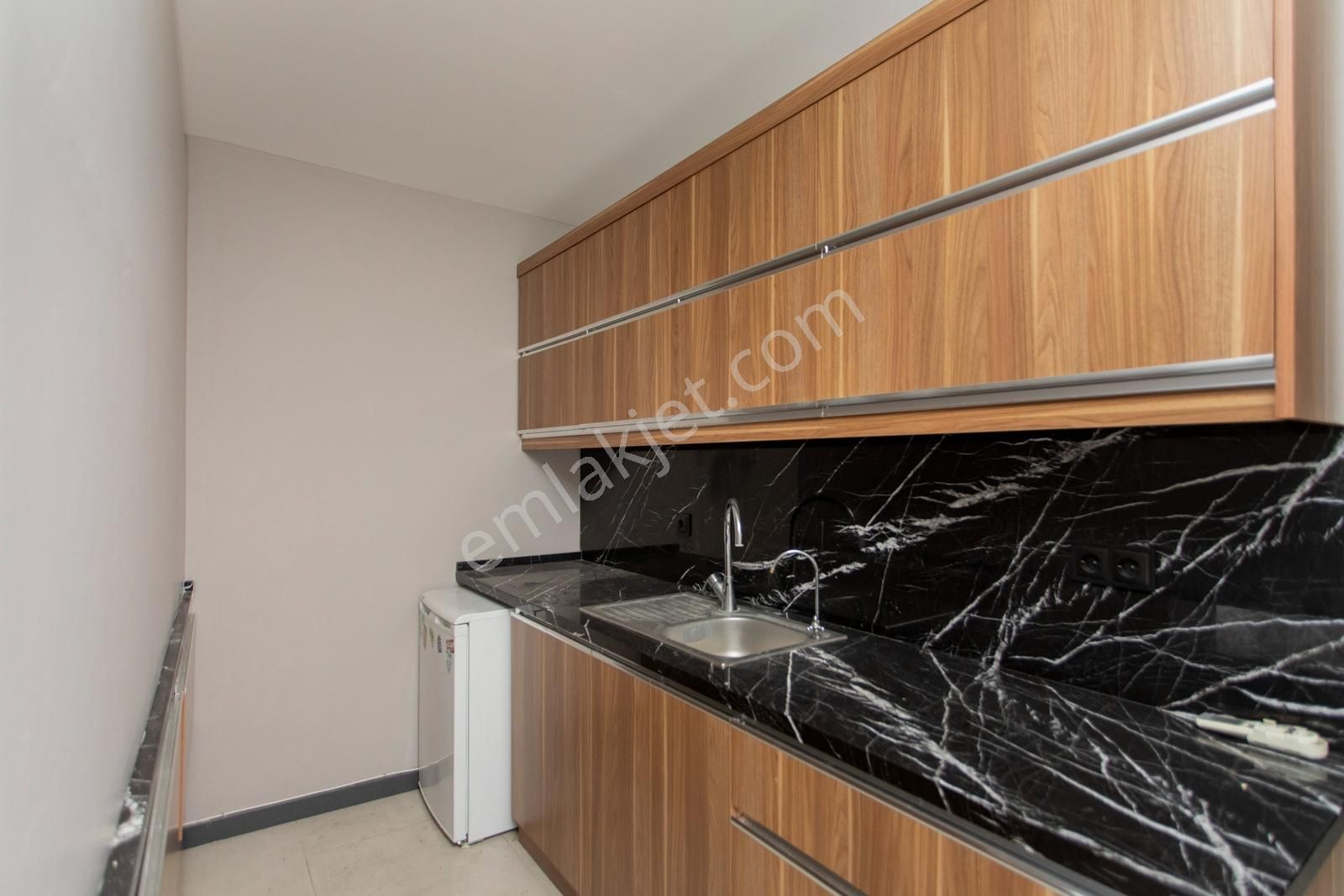 Karşıyaka Çarşı İçerisinde Kiralık 2+1 İşyeri & Ofis - Görsel 21