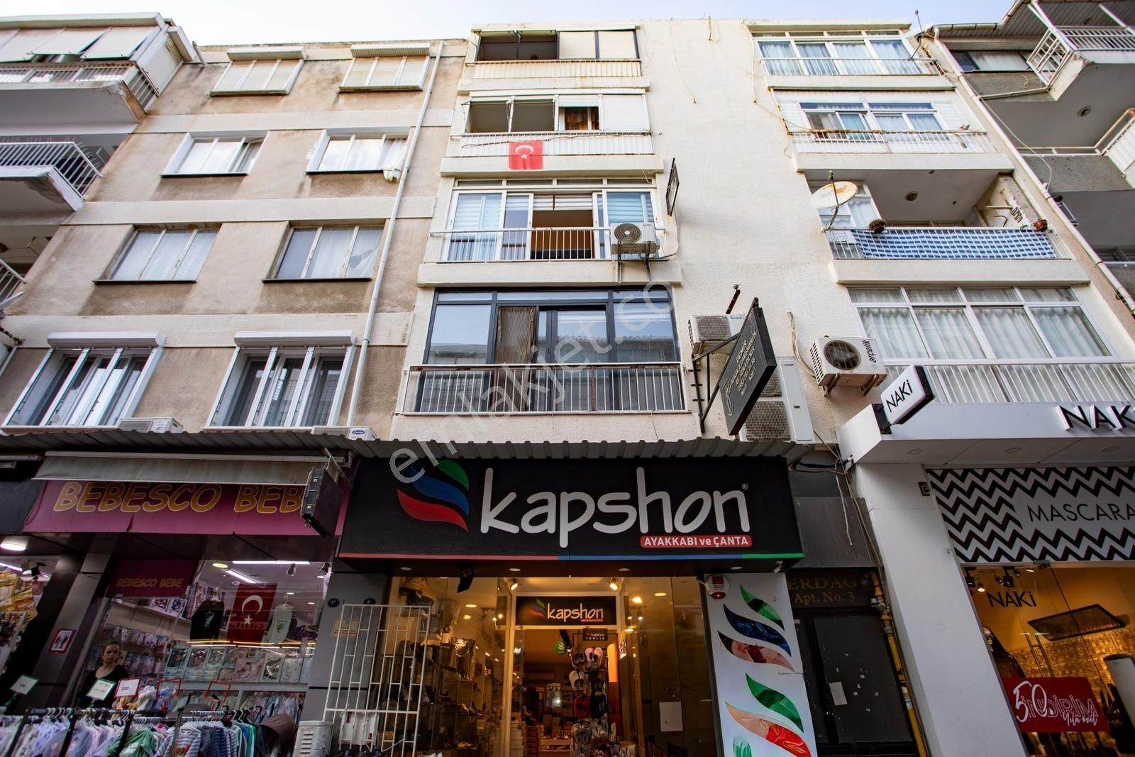 Karşıyaka Çarşı İçerisinde Kiralık 2+1 İşyeri & Ofis