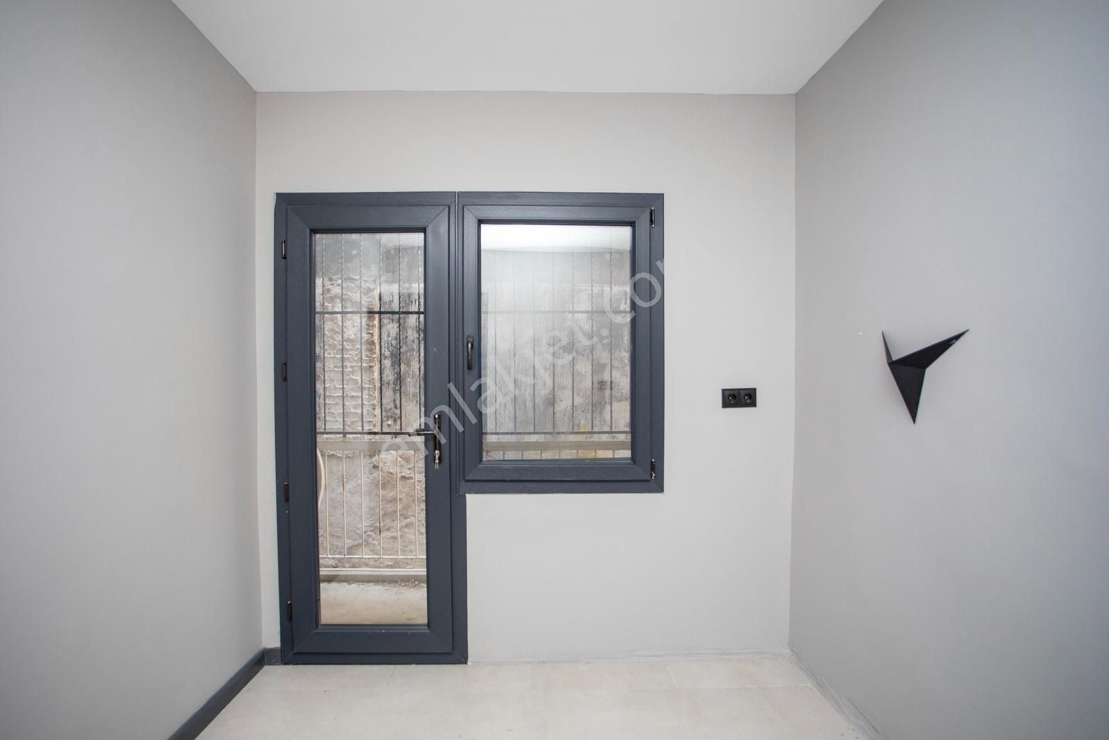 Karşıyaka Çarşı İçerisinde Kiralık 2+1 İşyeri & Ofis - Görsel 3