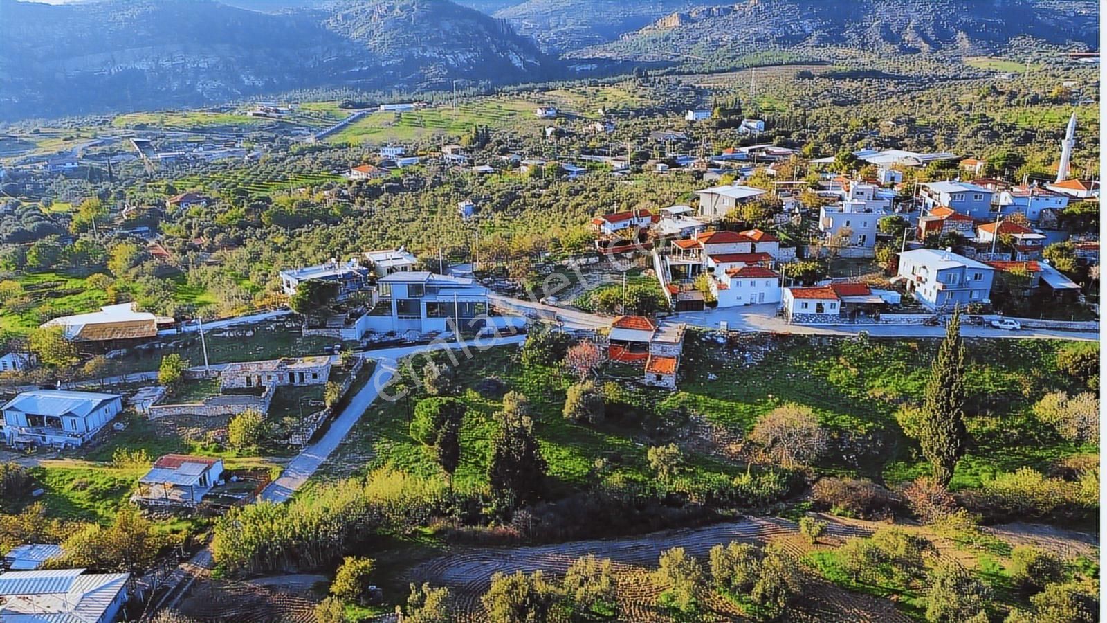 Foça Yeniköy'de Köy Merkezine Yakın Satılık Tarla - Görsel 30