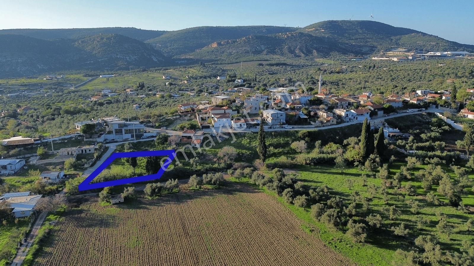 Foça Yeniköy'de Köy Merkezine Yakın Satılık Tarla - Görsel 25