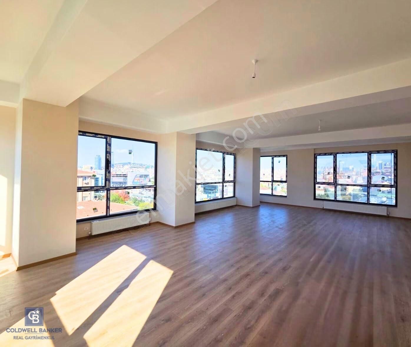 Sahrayıcedit E5 Lokasyonunda Yeni Yapı Kiralık Ofis Katı 185m2