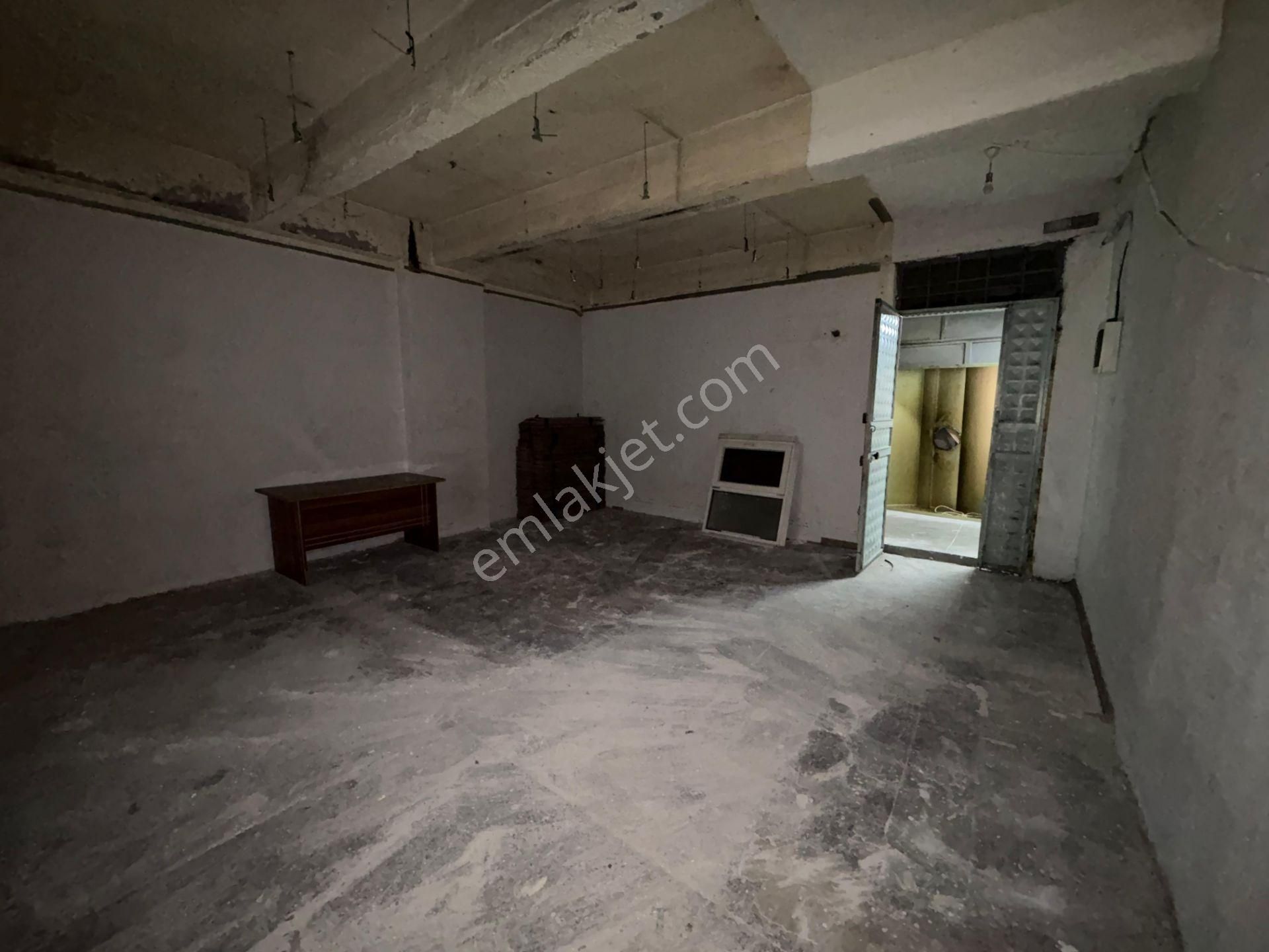 Bayrampaşa Alba Sanayi Sitesinde Kiralık Dükkan & Atölye - Görsel 8