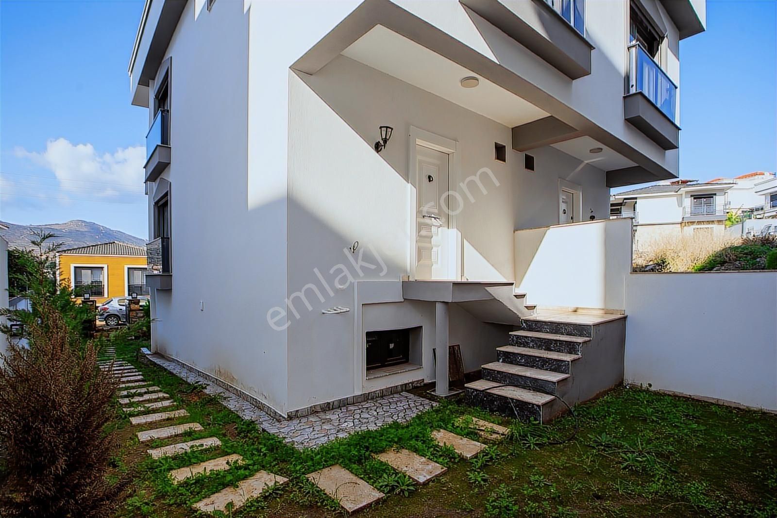 Yenifoça Mustafa Kemal Atatürk Mah. Satılık 4+1 Villa - Görsel 6