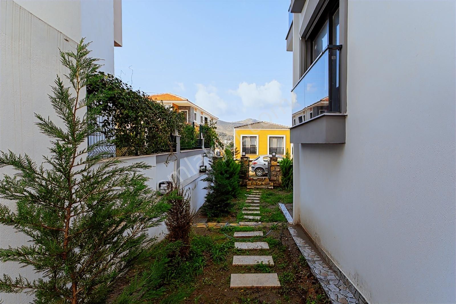 Yenifoça Mustafa Kemal Atatürk Mah. Satılık 4+1 Villa - Görsel 15