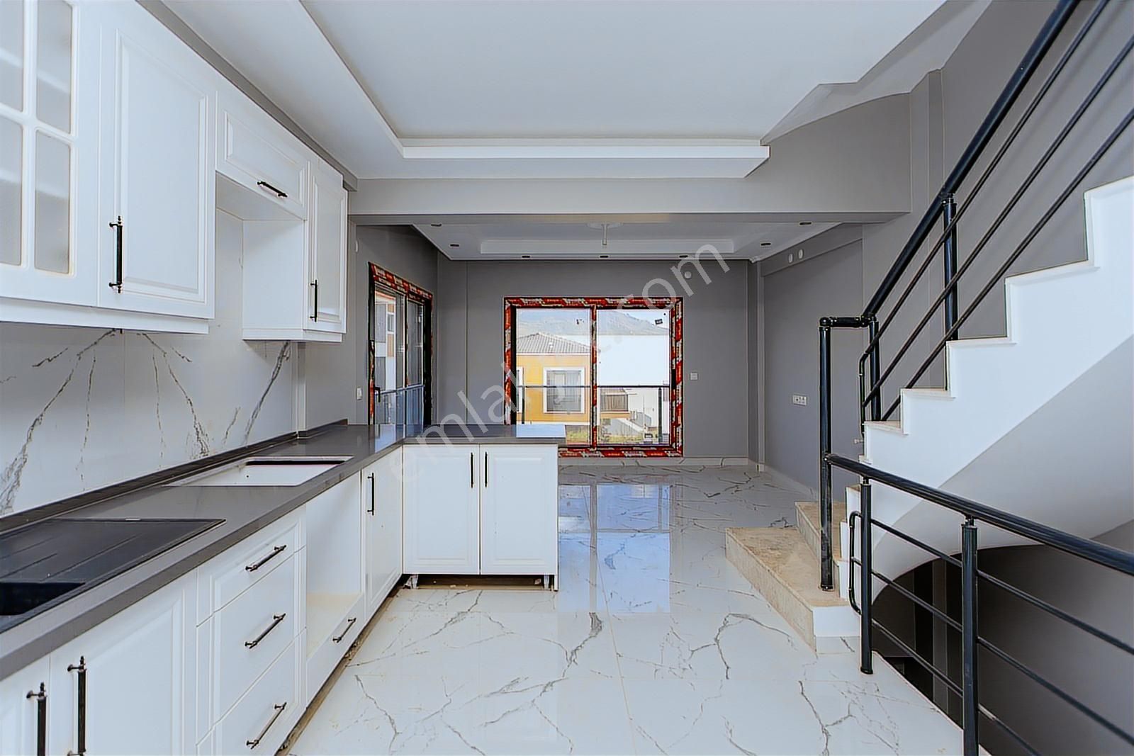 Yenifoça Mustafa Kemal Atatürk Mah. Satılık 4+1 Villa - Görsel 33