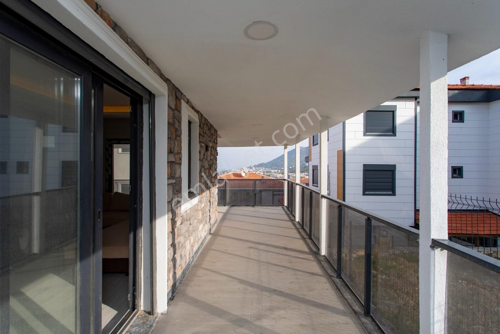 Yenifoça'da Satılık Deniz Manzaralı Müstakil 4+1 Tripleks Villa - Görsel 2