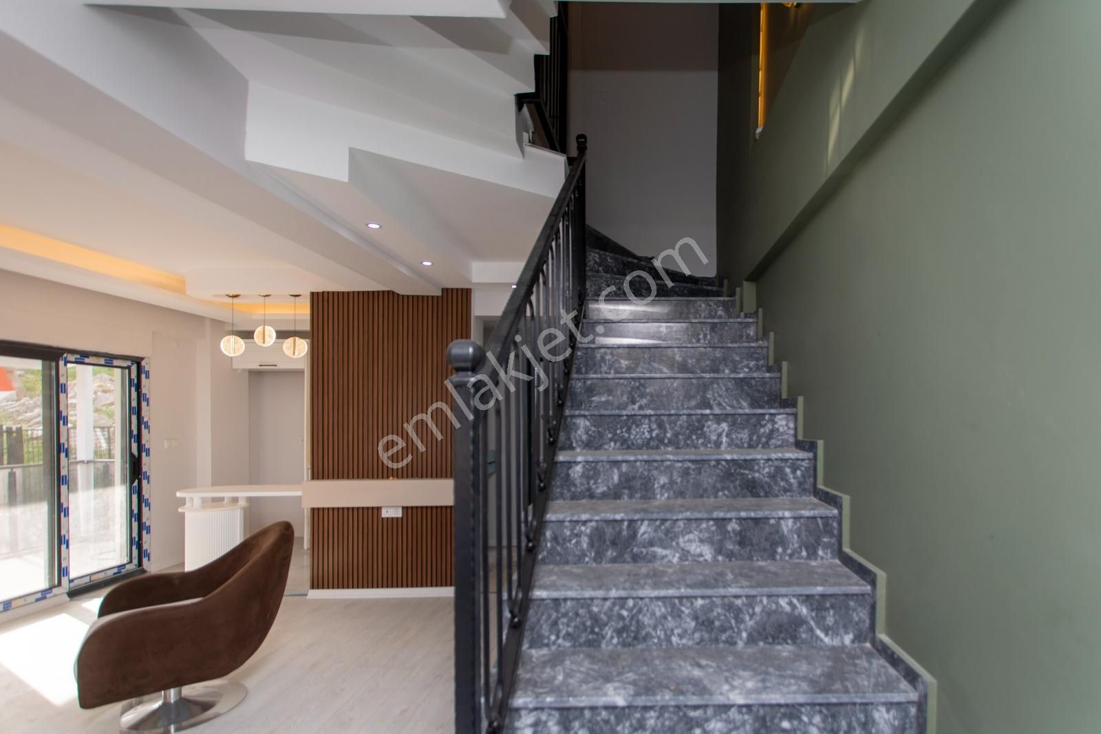 Yenifoça'da Satılık Deniz Manzaralı Müstakil 4+1 Tripleks Villa - Görsel 20